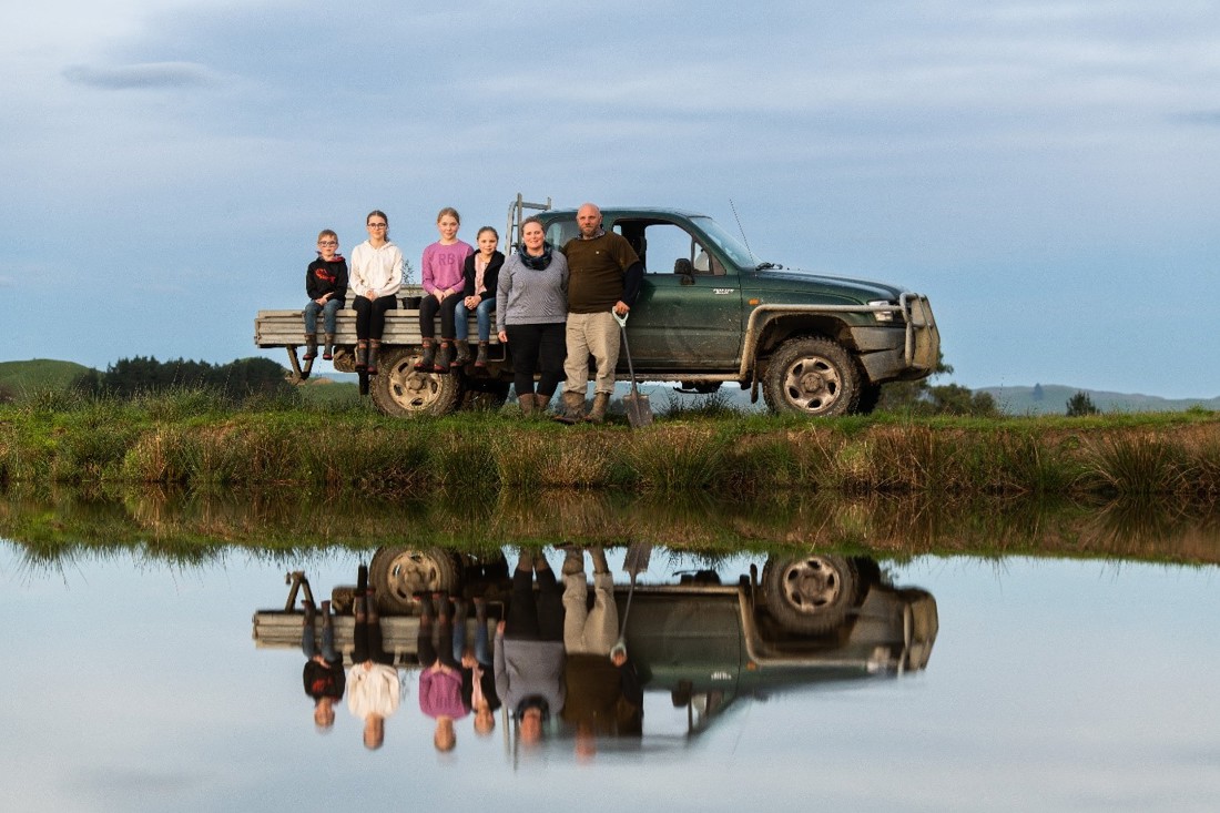 Aaron And Jo Passey And Family Dannevirke